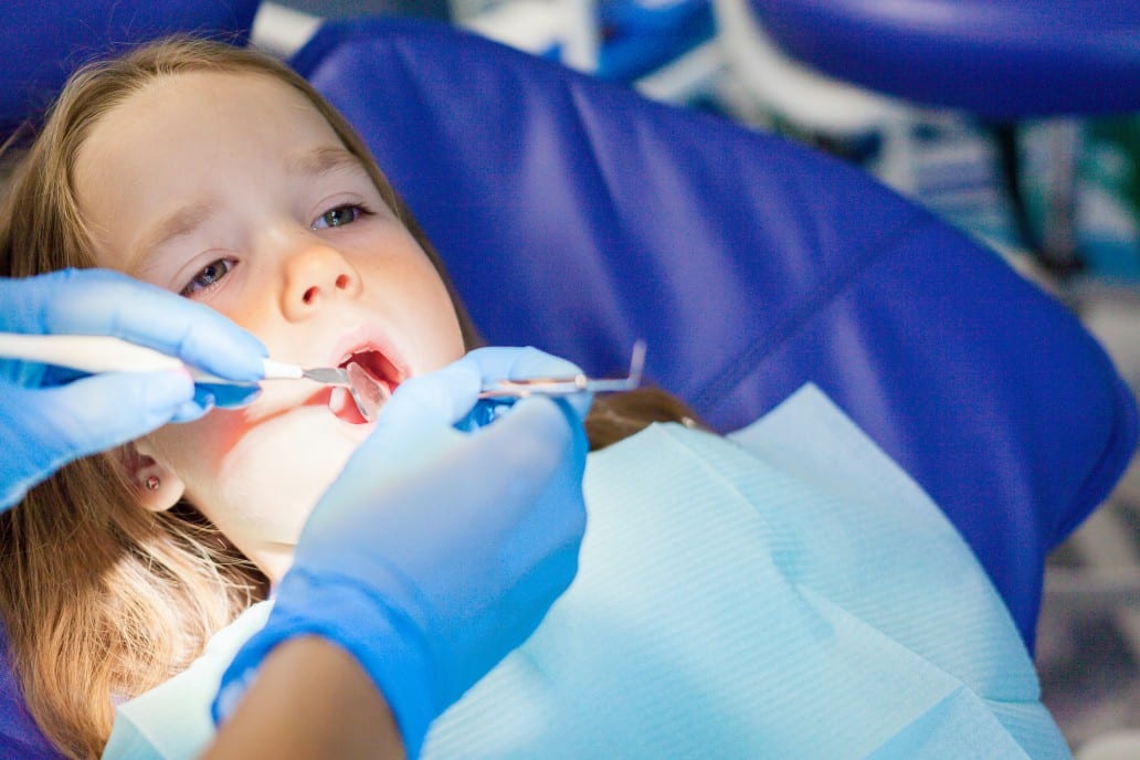 Moderne Zahnbehandlungen bei Kindern und Jugendlichen