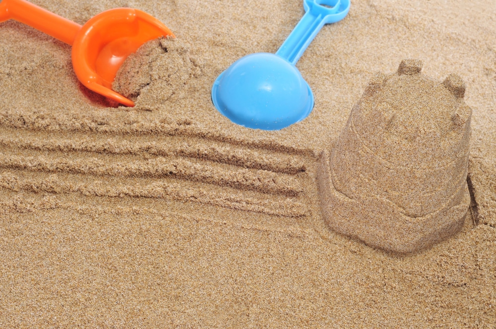 Sandspielzeug am Strand