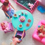 Barbie im Puppenhaus
